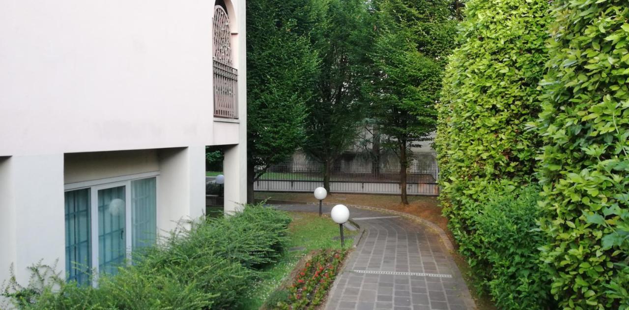 Casa Vacanze La Mela Monza Exterior foto